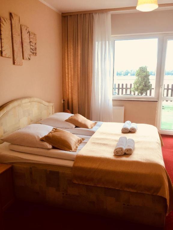 Neptun Bed & Breakfast Miedzychod Exterior photo