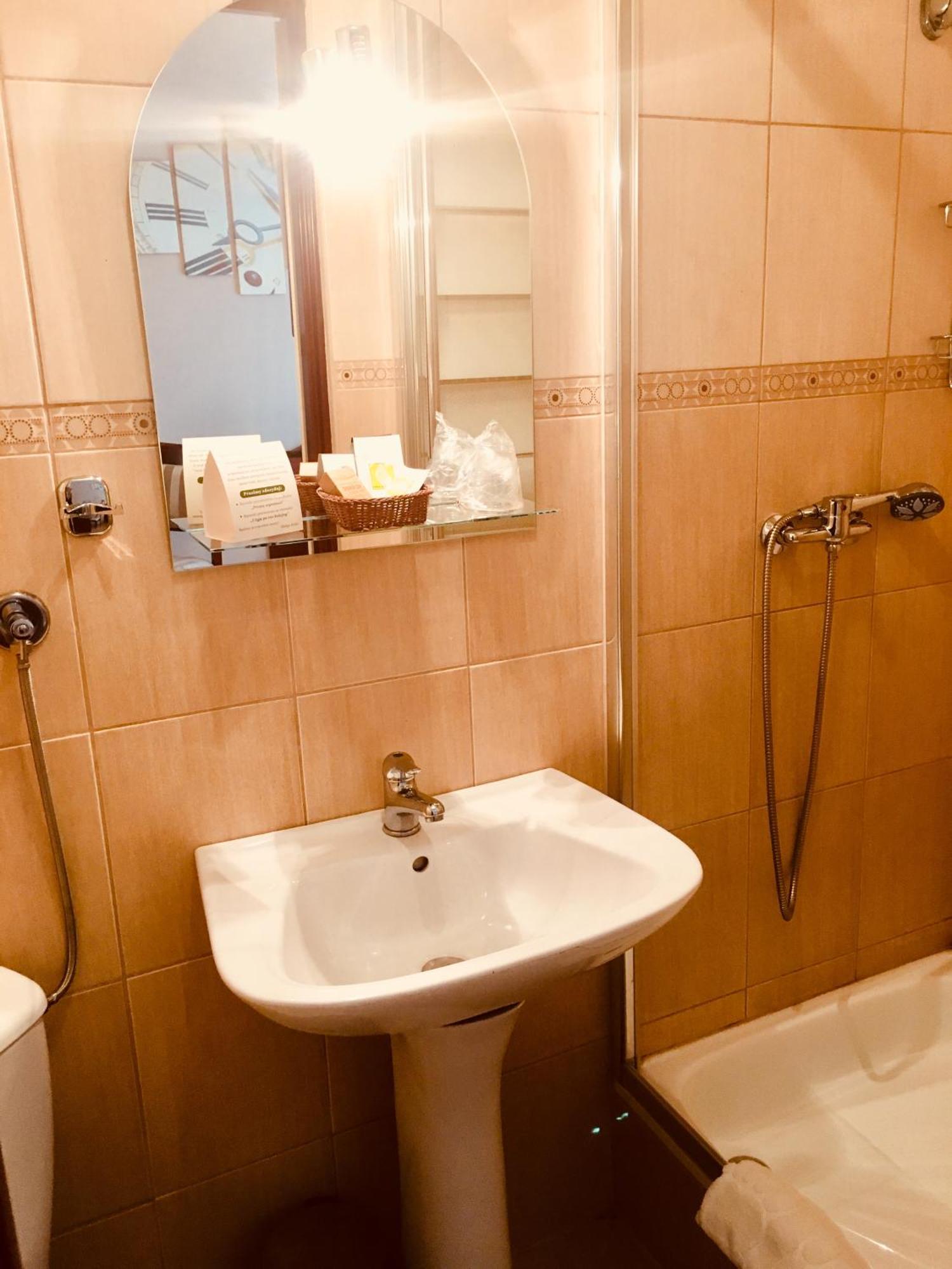 Neptun Bed & Breakfast Miedzychod Room photo
